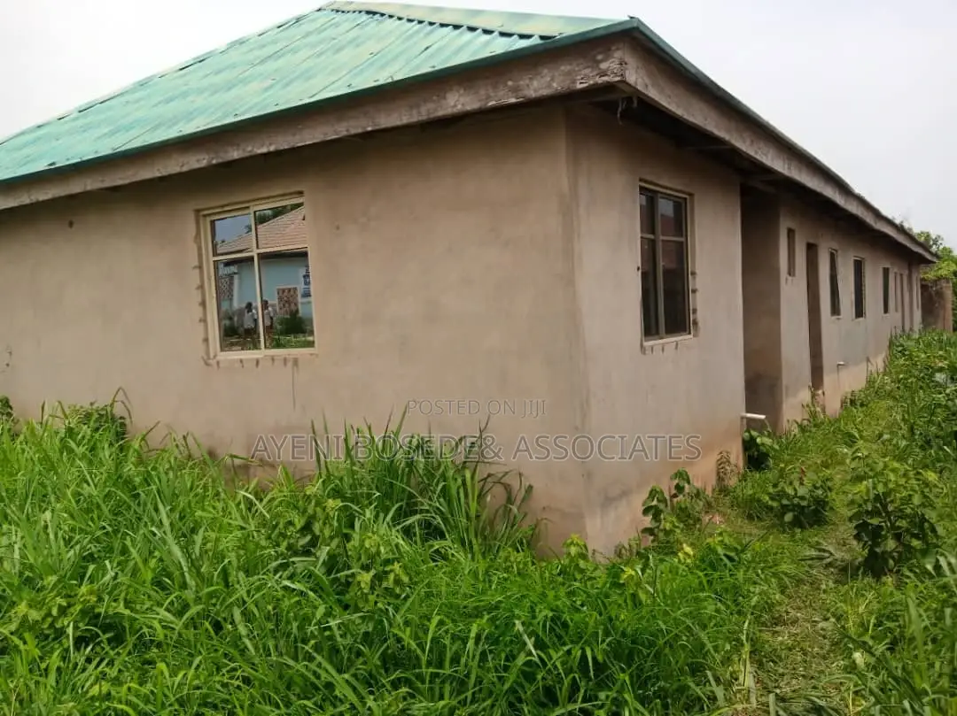 3bdrm Block of Flats in Ita Oluwo for sale in Ita Oluwo