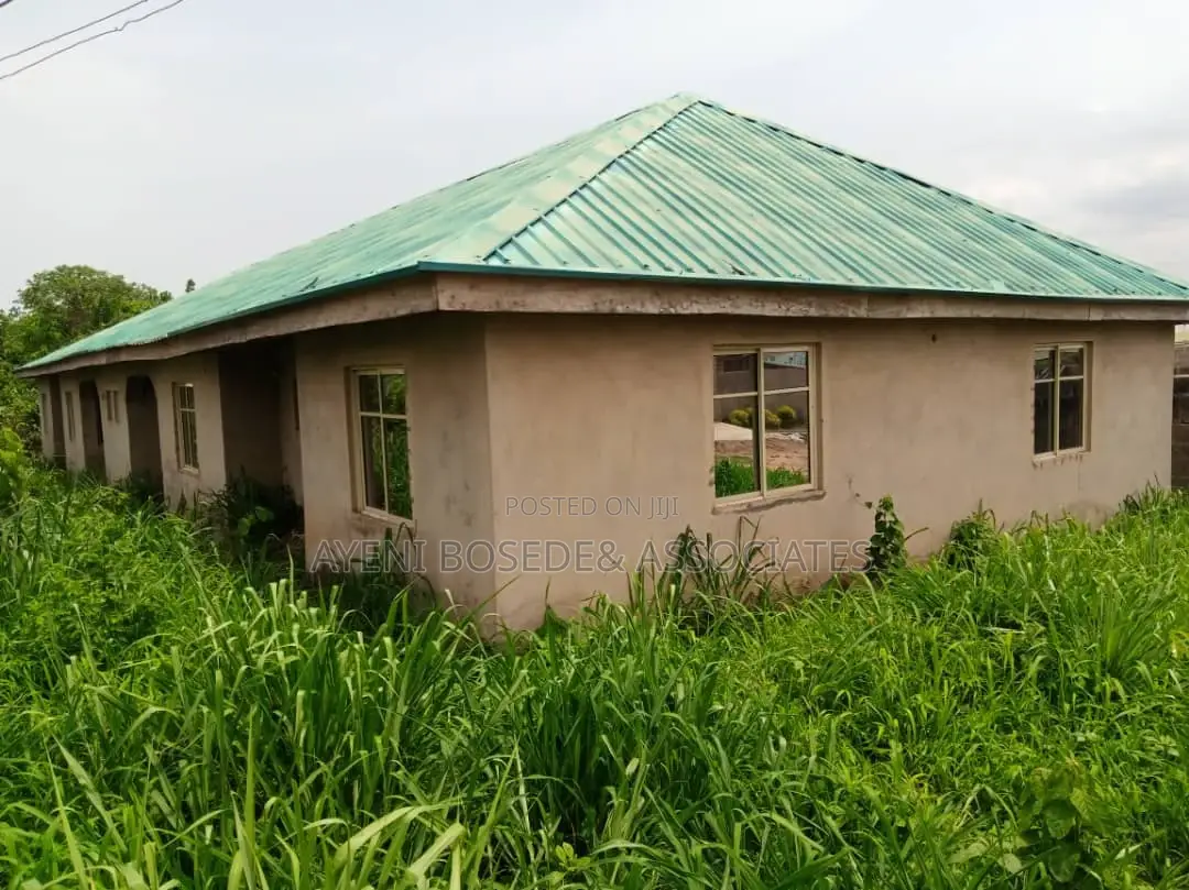 3bdrm Block of Flats in Ita Oluwo for sale in Ita Oluwo