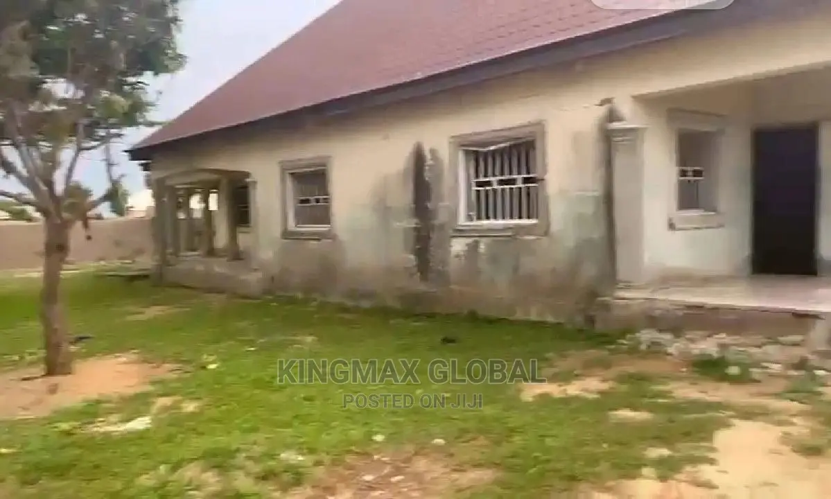 4bdrm Bungalow in Yola South for sale in Yola South