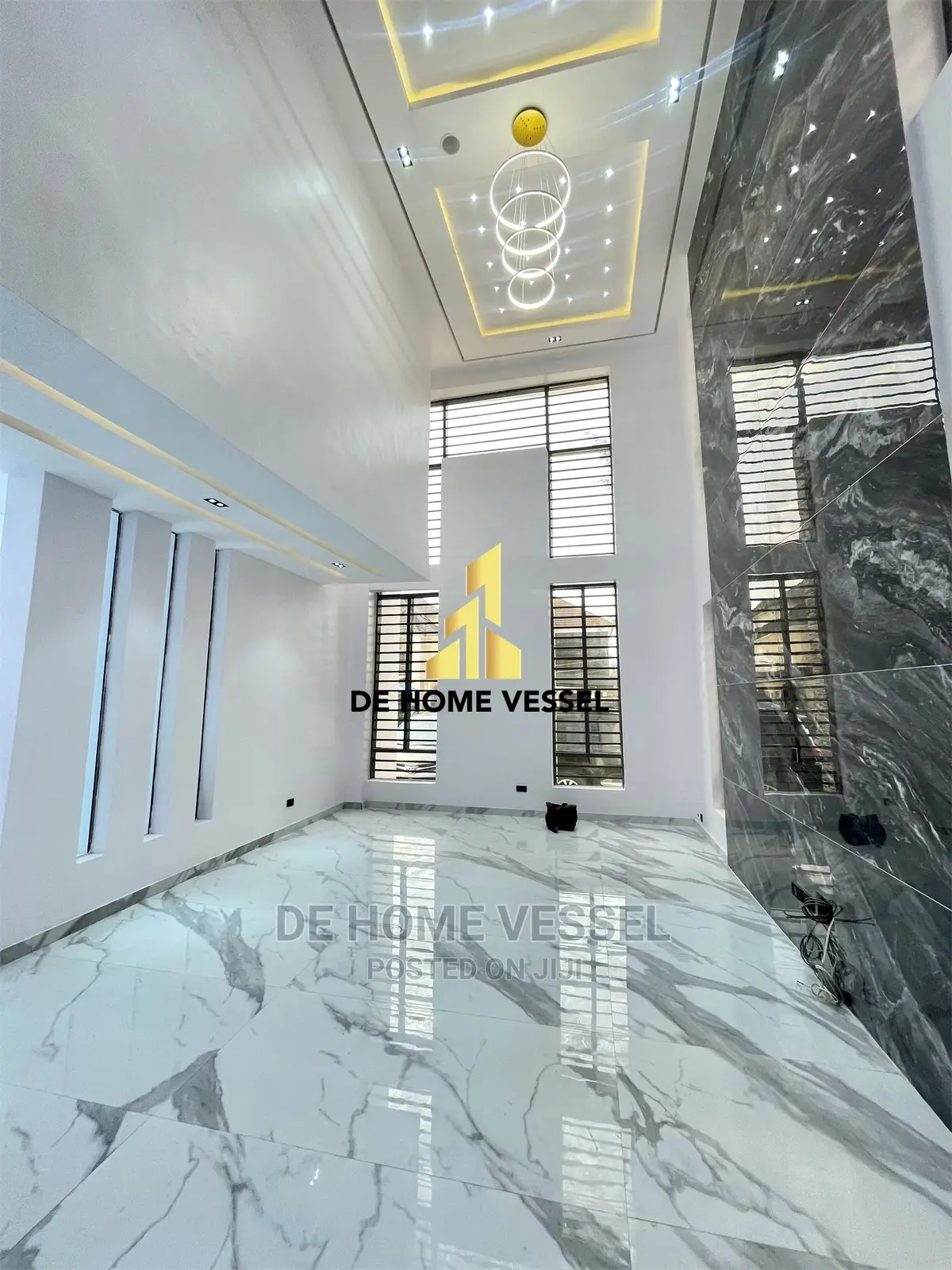 5bdrm Duplex in Chevron for Sale in Chevron