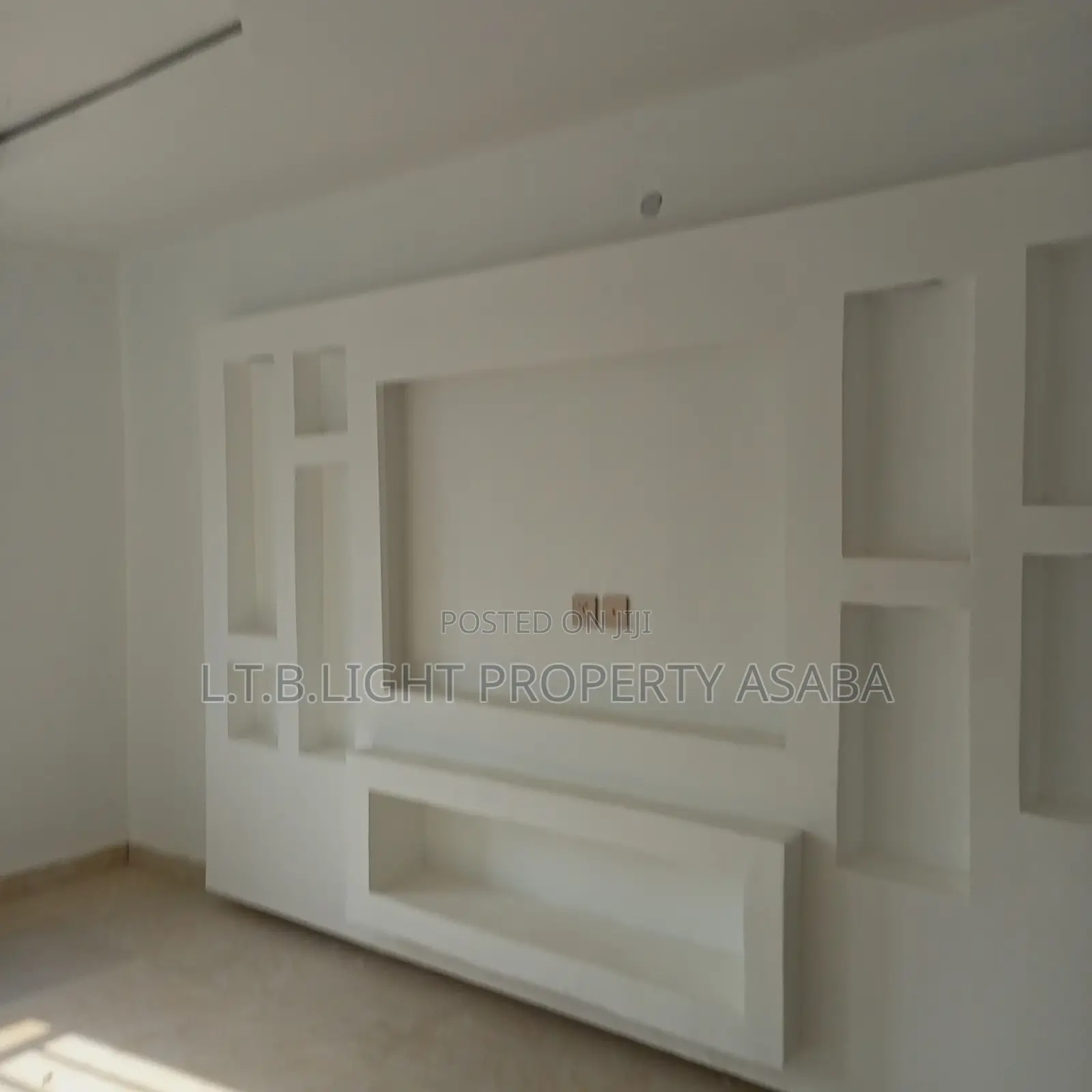 5bdrm Apartment in L.T.B.Light, Oshimili South for Rent in Oshimili South