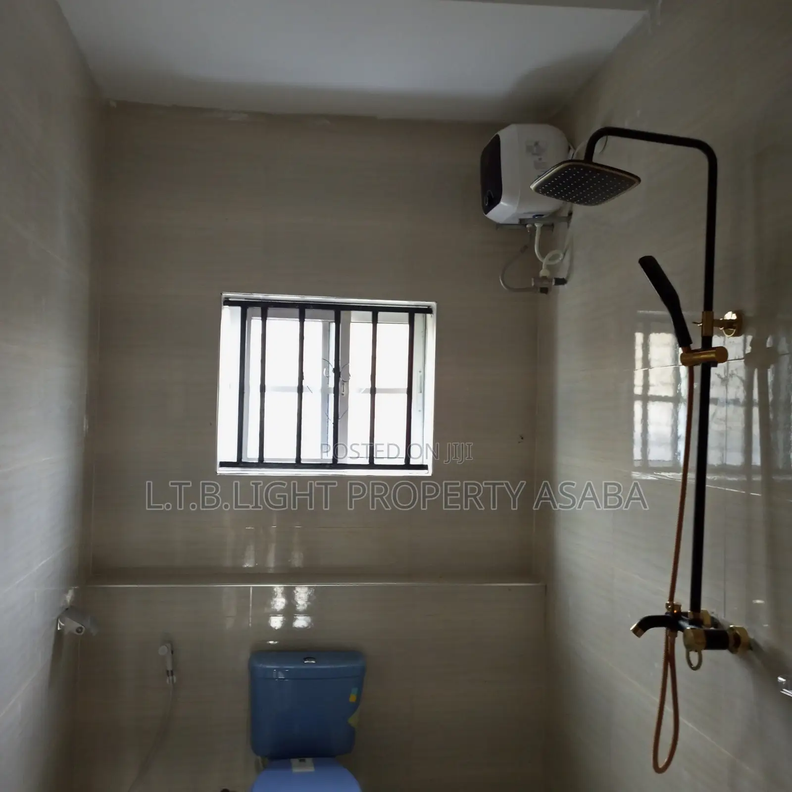 5bdrm Apartment in L.T.B.Light, Oshimili South for Rent in Oshimili South