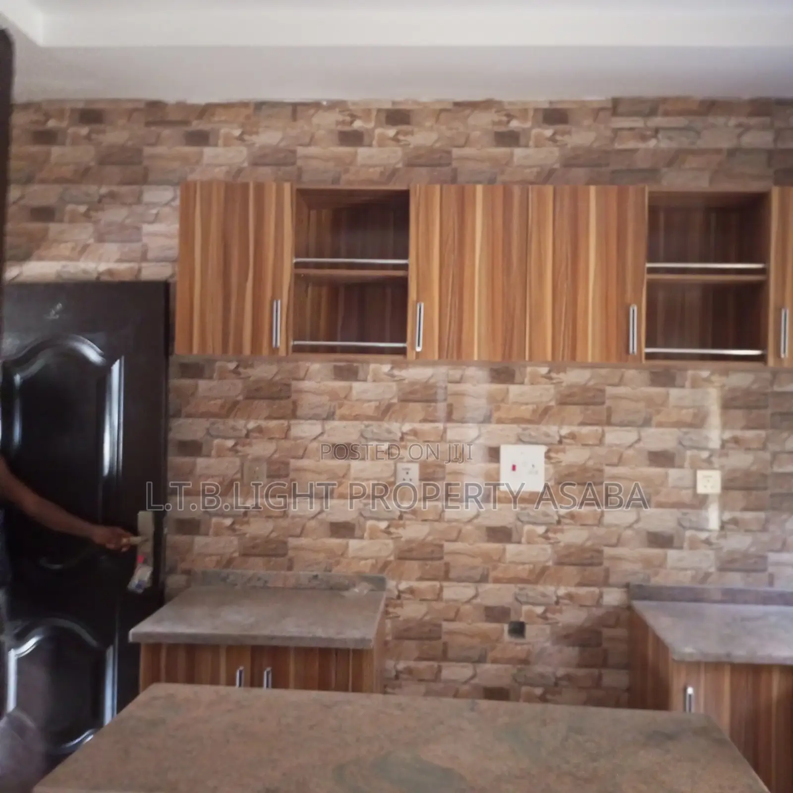 5bdrm Apartment in L.T.B.Light, Oshimili South for Rent in Oshimili South