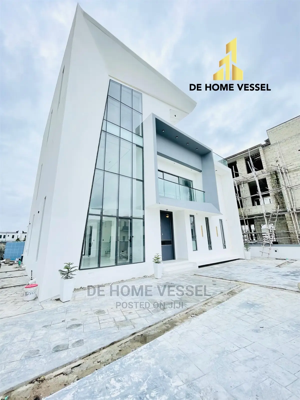 5bdrm Duplex in Chevron for Sale in Chevron