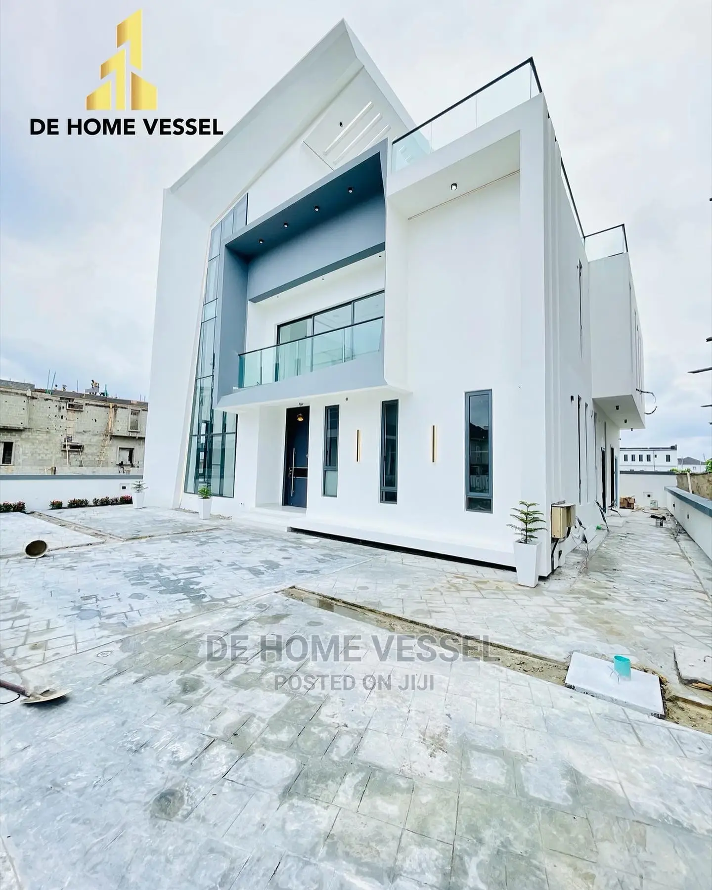 5bdrm Duplex in Chevron for Sale in Chevron