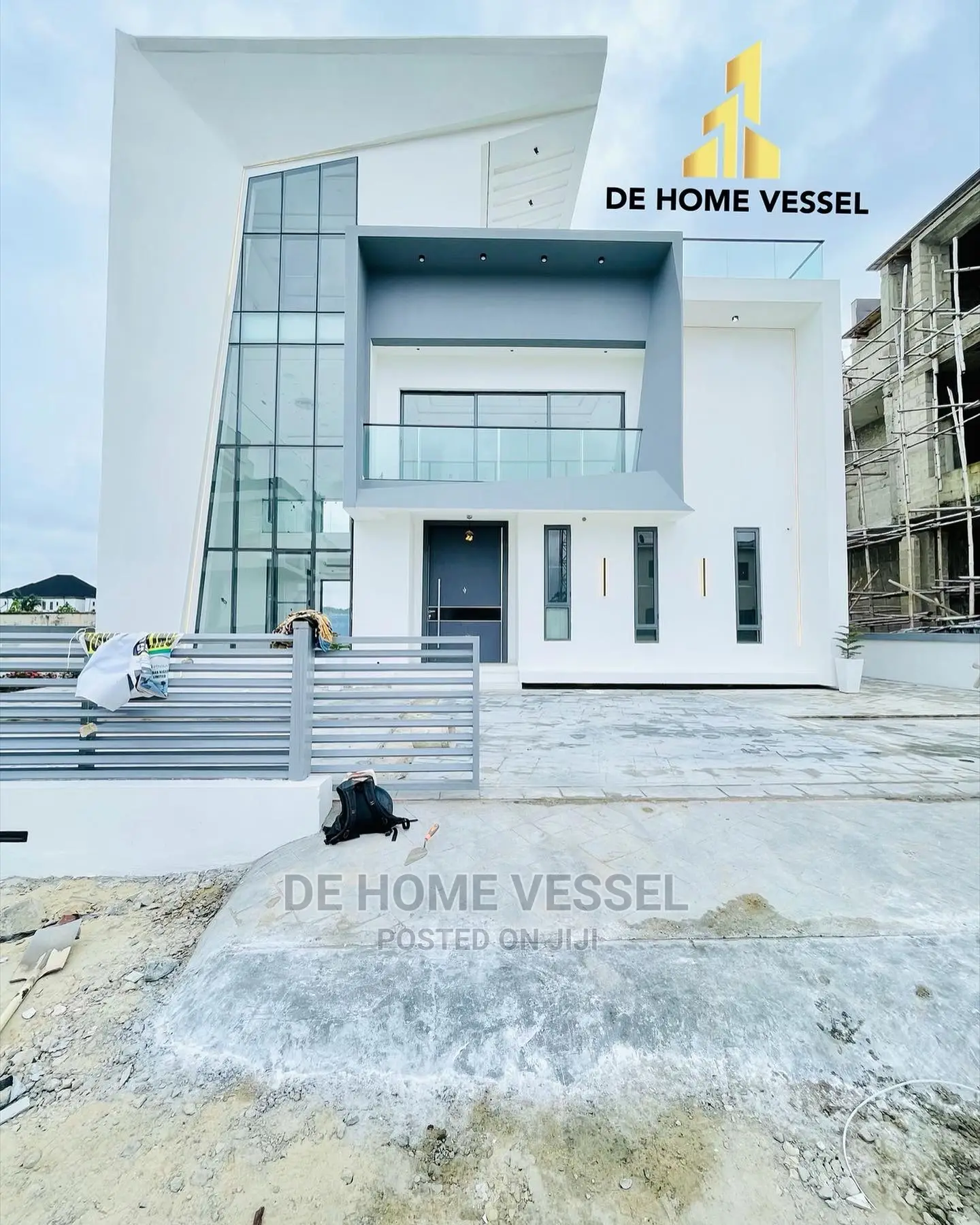 5bdrm Duplex in Chevron for Sale in Chevron