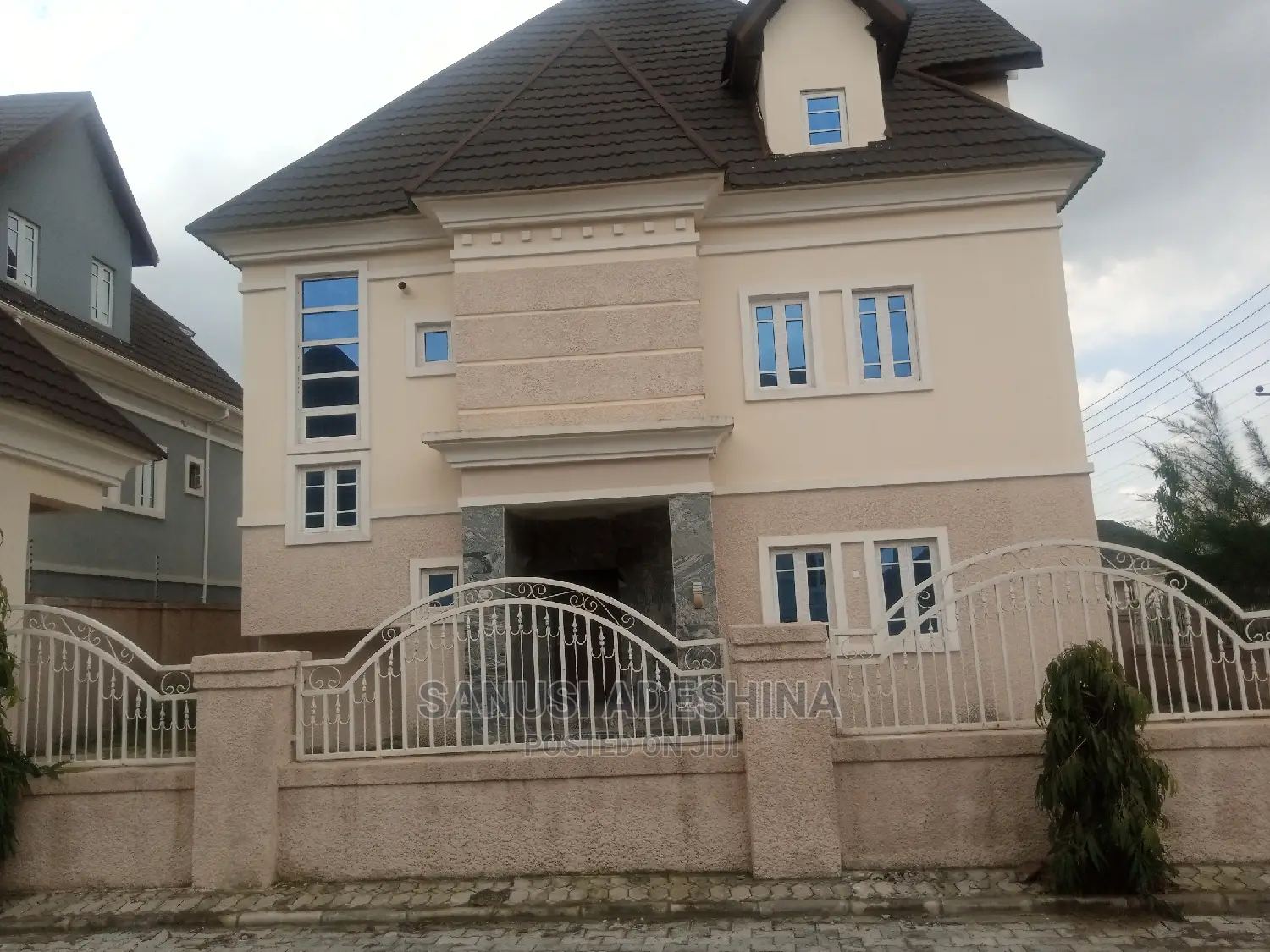 6bdrm Duplex in A Beautiful Private, Gwarinpa for sale in Gwarinpa