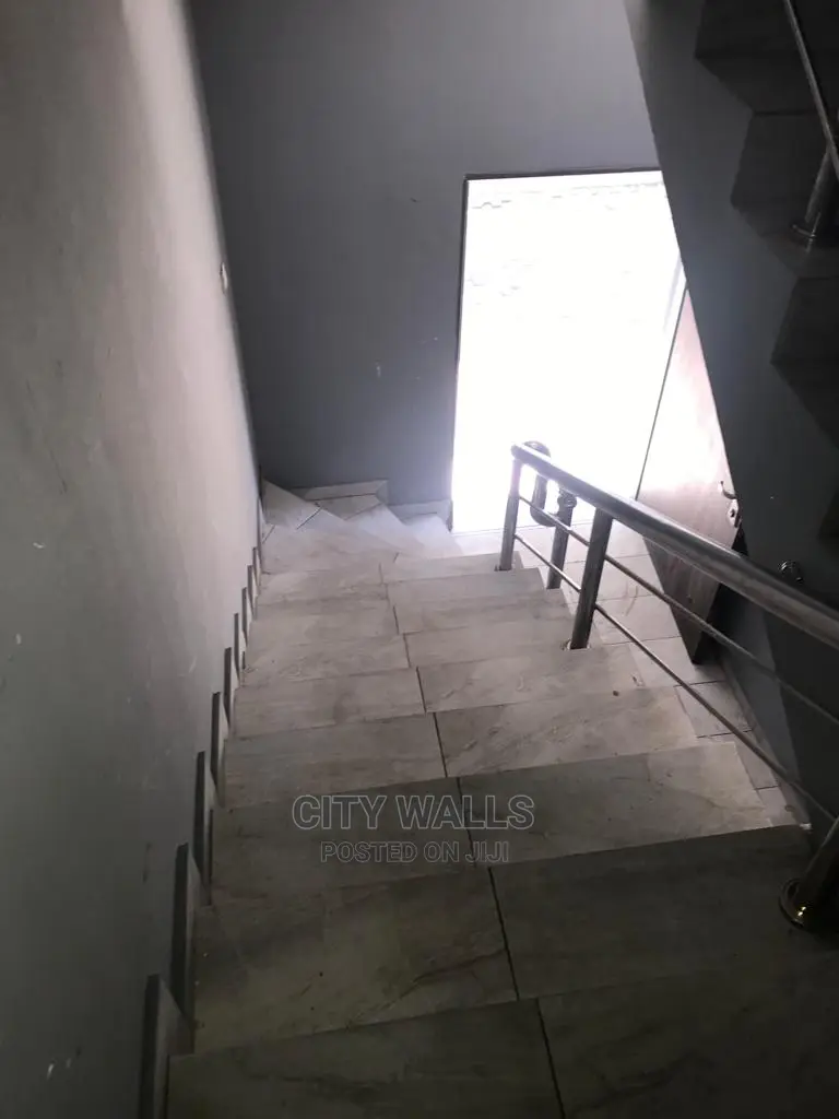 3bdrm Block of Flats in Oral Estate, Chevron for Rent in Chevron