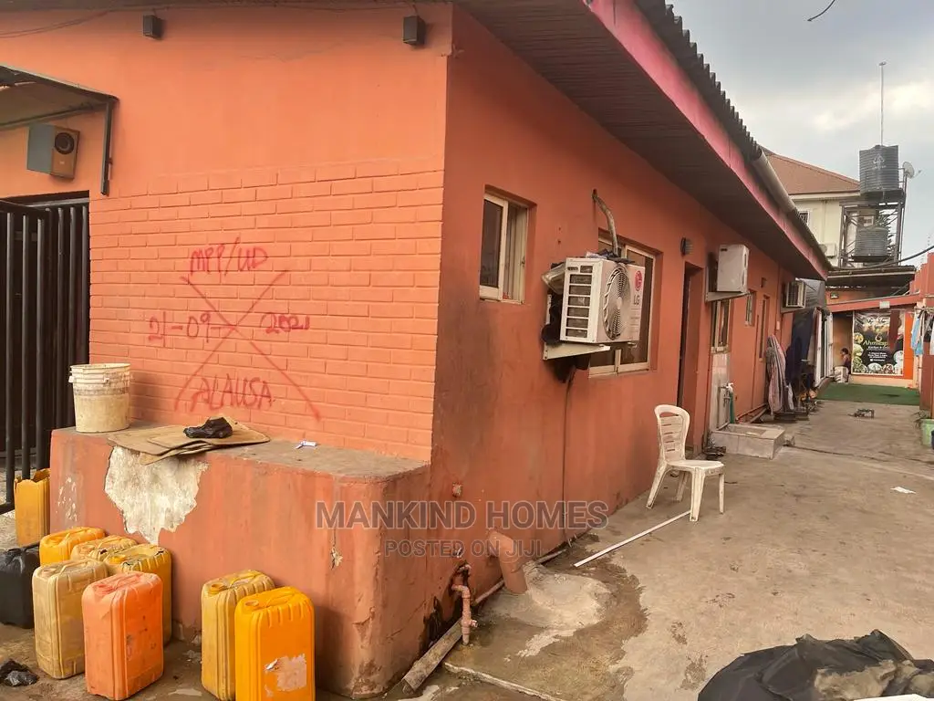5bdrm Bungalow in Omole Phase 1 for sale in Omole Phase 1