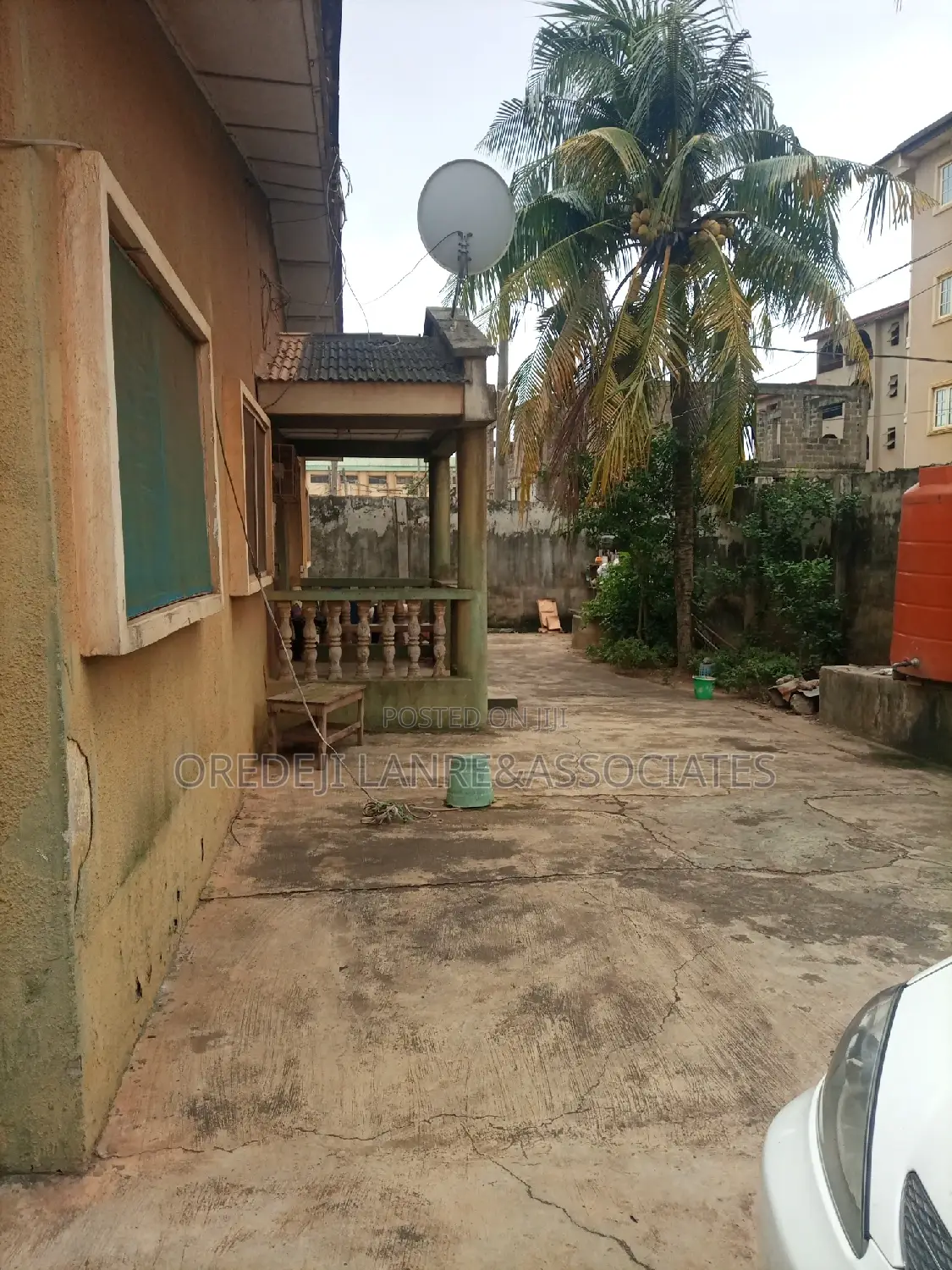 10bdrm Bungalow in Beautiful Close, Abesan for sale in Abesan