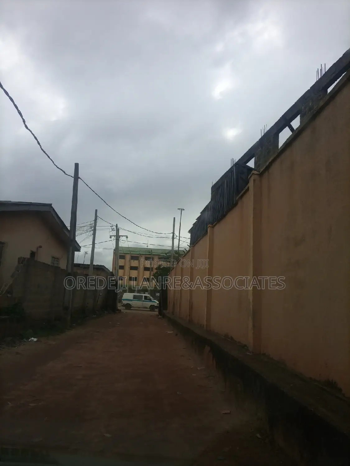 10bdrm Bungalow in Beautiful Close, Abesan for sale in Abesan