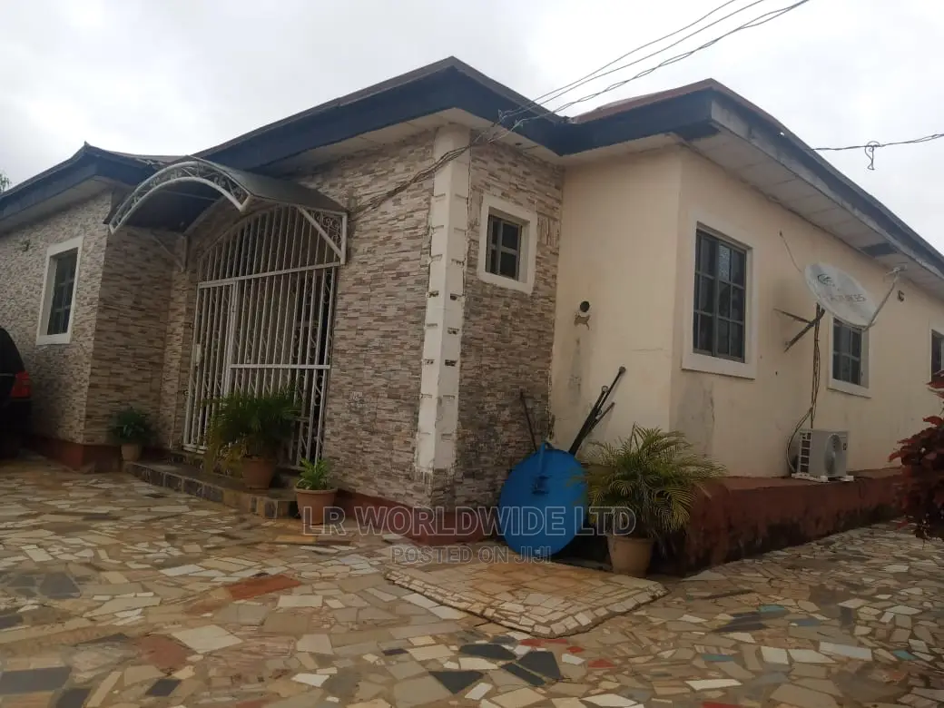 3bdrm Bungalow in Trademoore, Lugbe District for sale in Lugbe District
