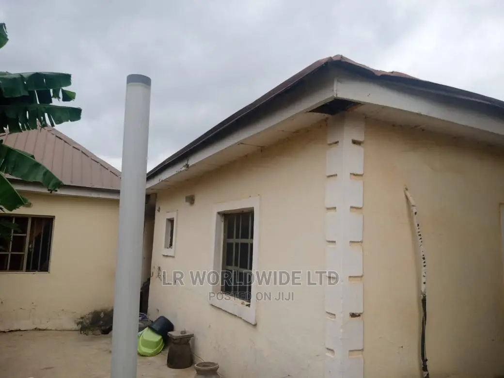 3bdrm Bungalow in Trademoore, Lugbe District for sale in Lugbe District