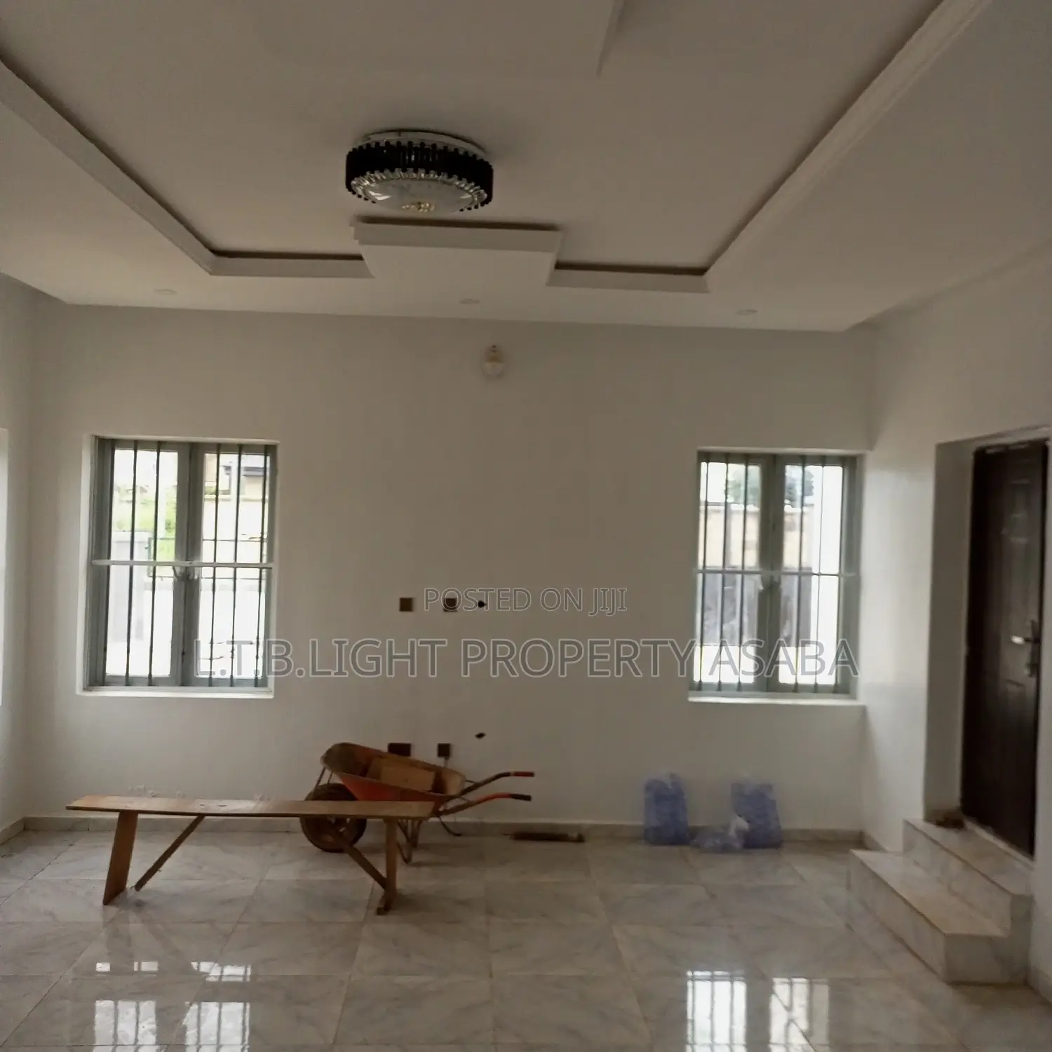 6bdrm Duplex in L.T B Light 🚨, Oshimili South for sale in Oshimili South