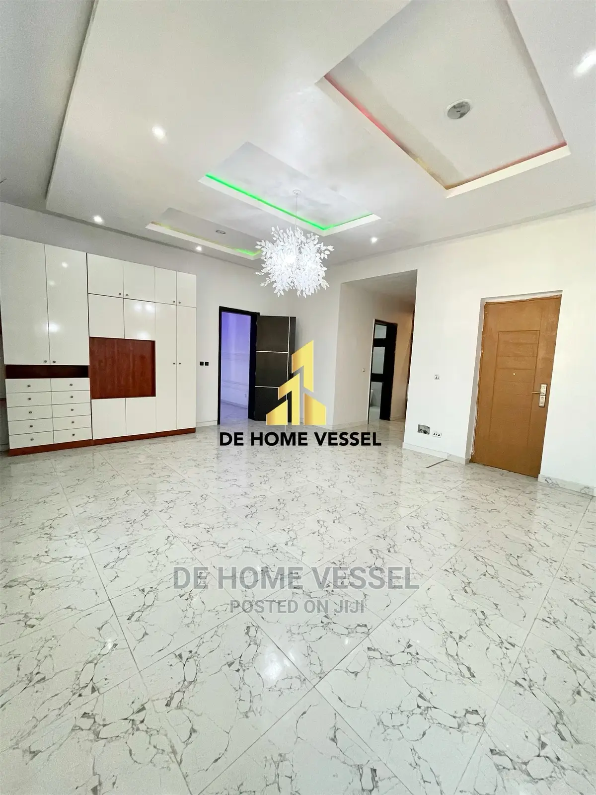 5bdrm Duplex in Chevron for Sale in Chevron