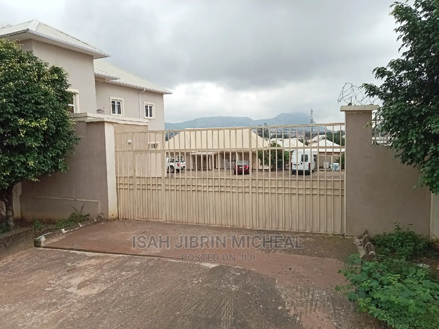Concrete 200sqm Warehouse to Let Along Kubwa-Gwarimpa Expres in Kubwa