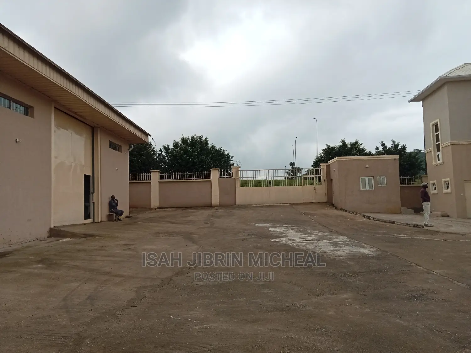 Concrete 200sqm Warehouse to Let Along Kubwa-Gwarimpa Expres in Kubwa