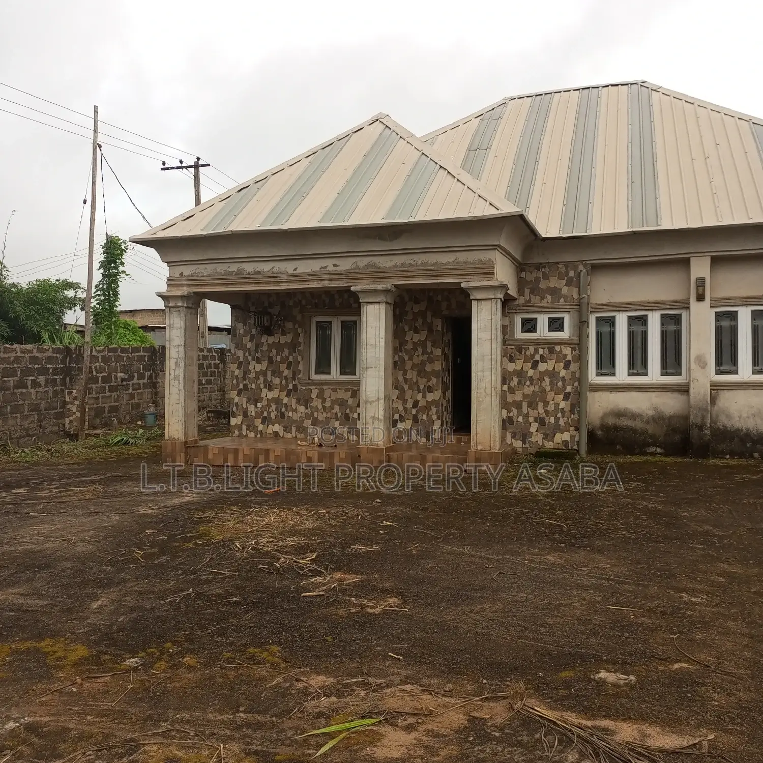 3bdrm Bungalow in L.T.B Light🚨, Oshimili North for sale in Oshimili North