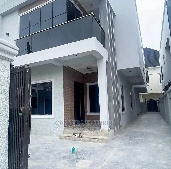 Stylish Studio Apartment in Lekki for Short Let in Chevron