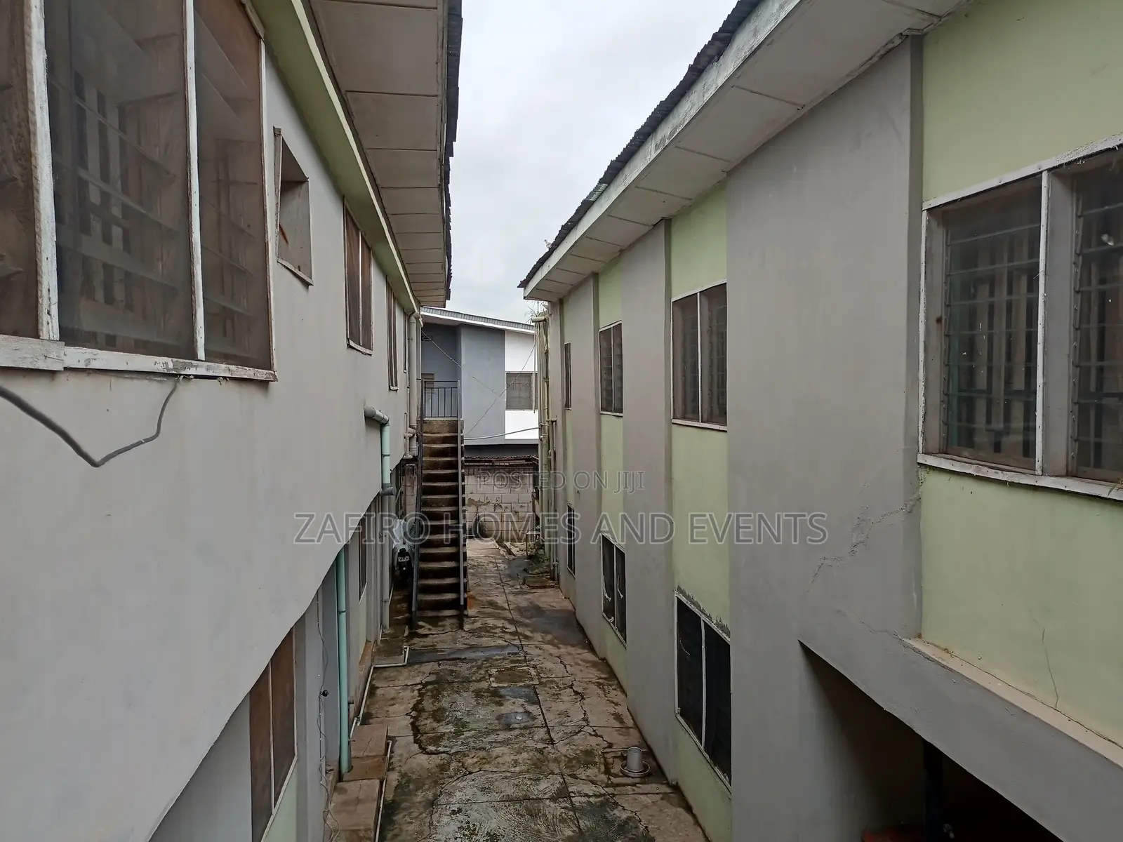 10bdrm House in Aba Eleshin Apata, Akala Express for sale in Akala Express