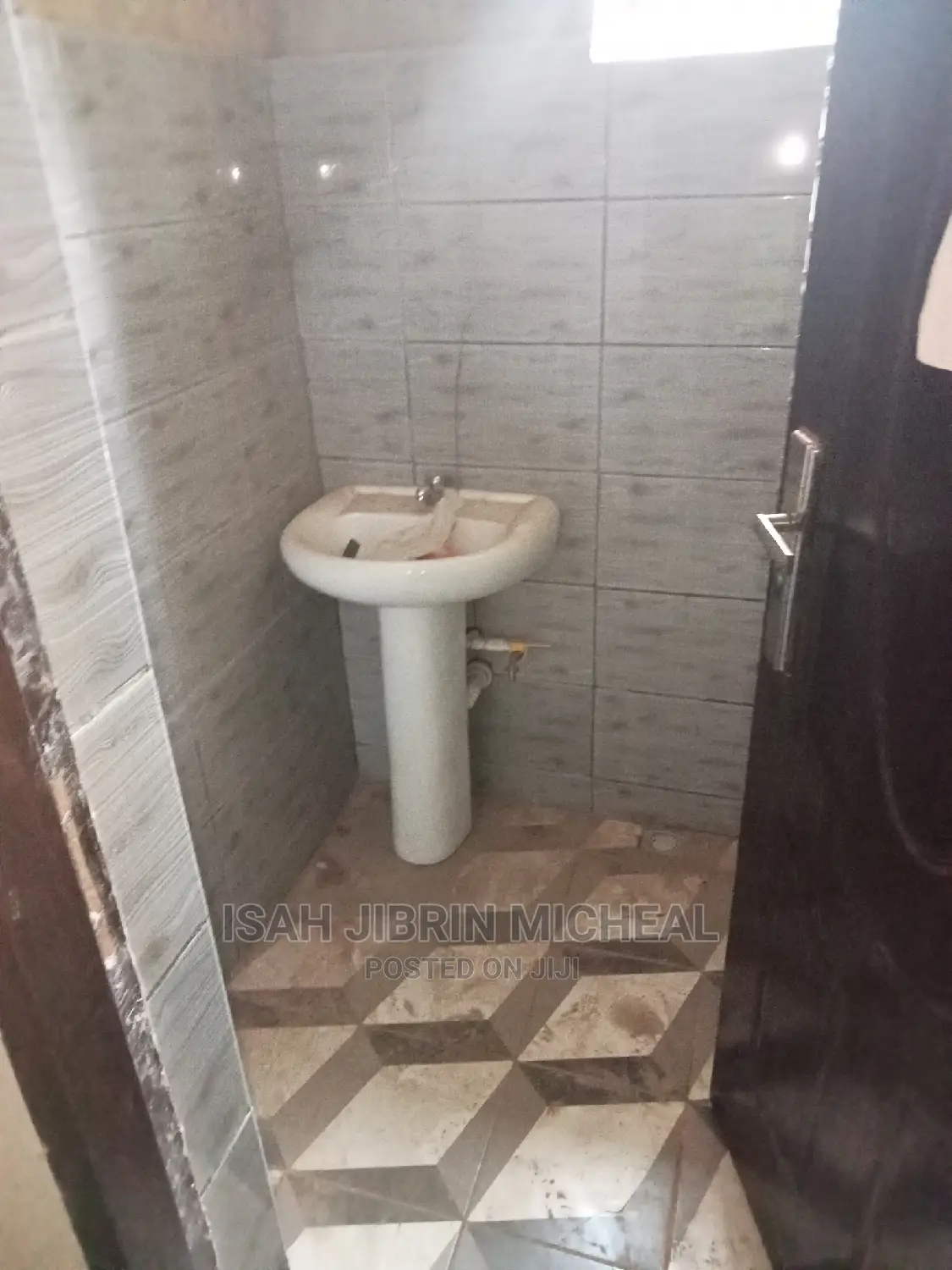 Spacious Warehouse Along Gwarimpa Express for Rent in Gwarinpa