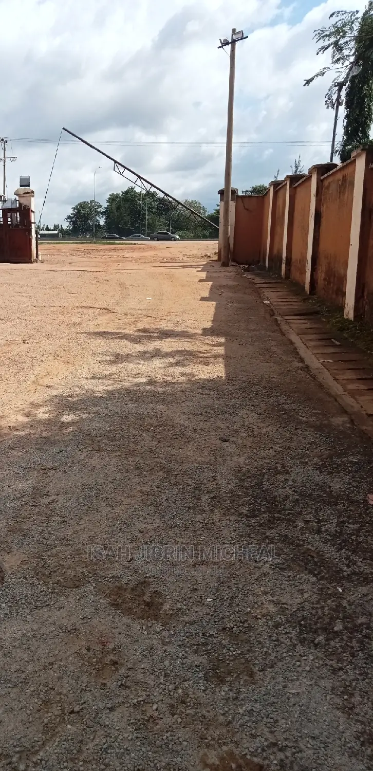 Spacious Warehouse Along Gwarimpa Express for Rent in Gwarinpa