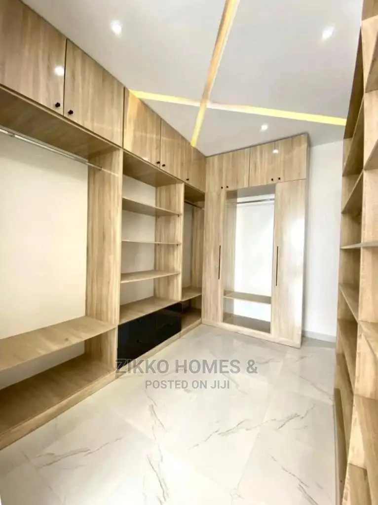 Plaza for Sale in Central Business District