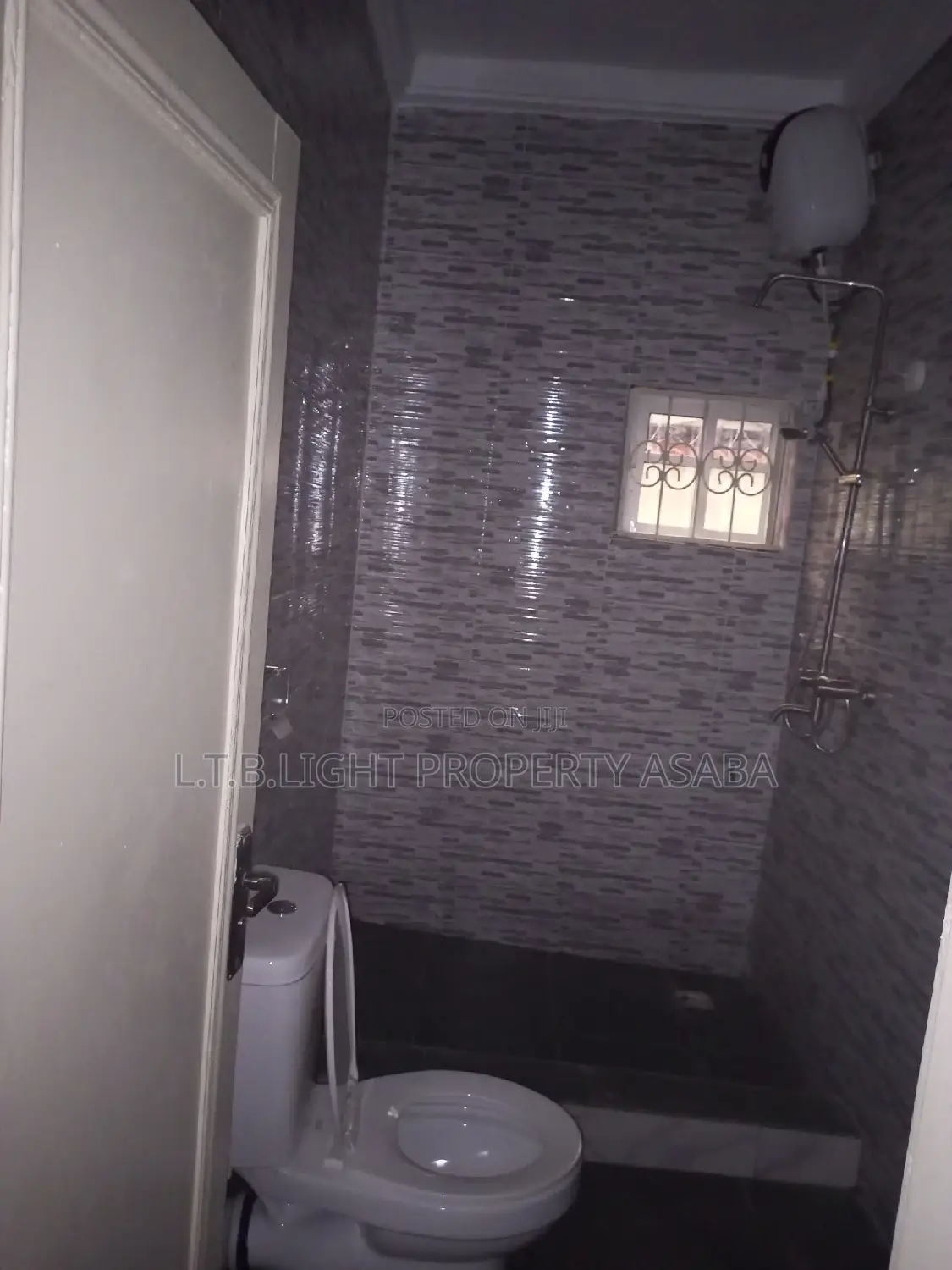 3bdrm Block of Flats in L.T.B Light 🚨, Oshimili North for rent in Oshimili North