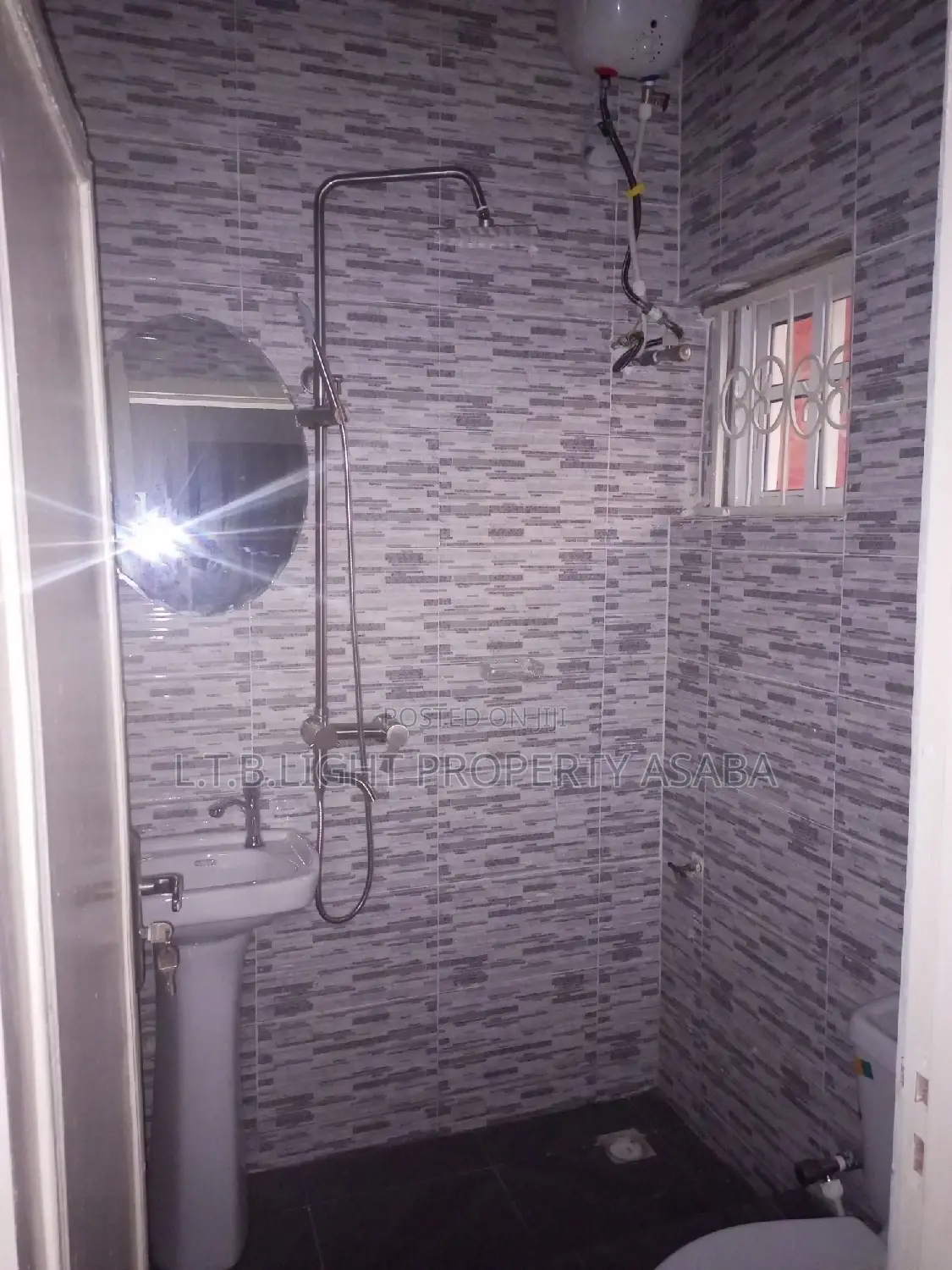 3bdrm Block of Flats in L.T.B Light 🚨, Oshimili North for rent in Oshimili North