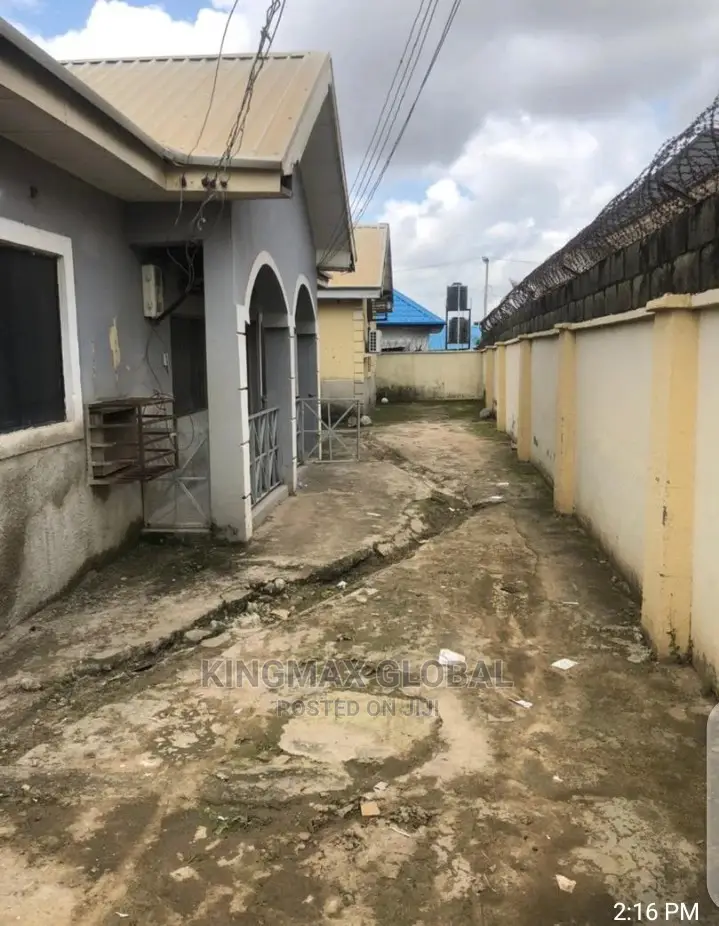 5bdrm Bungalow in FHA for sale in FHA