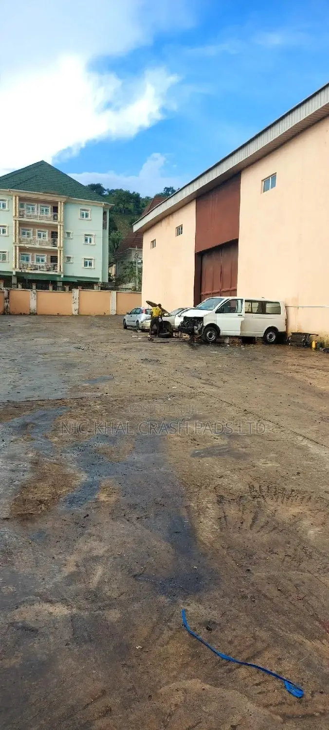 Fantastic Warehouse for Rent in Dawaki