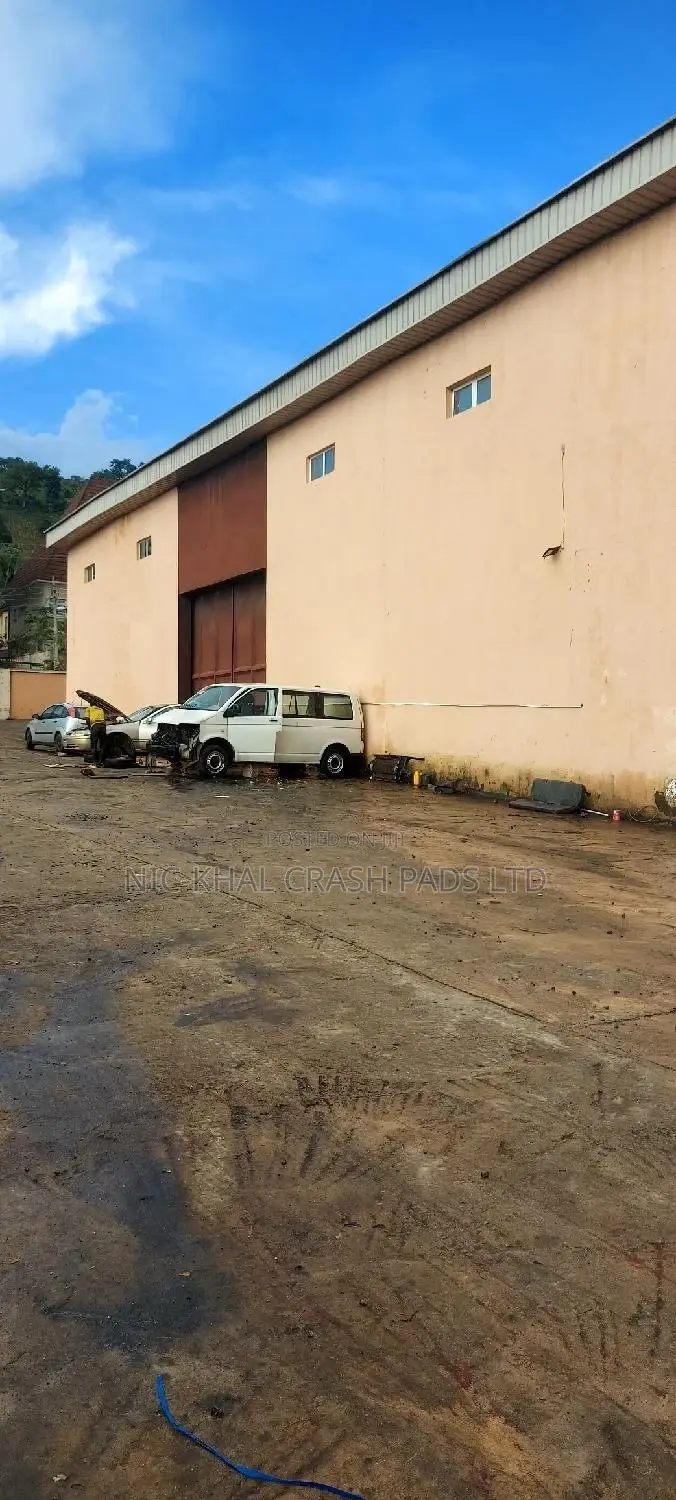 Fantastic Warehouse for Rent in Dawaki