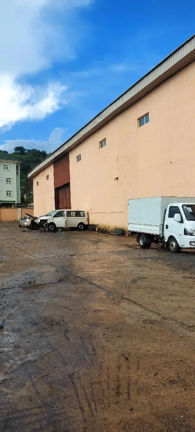 Fantastic Warehouse for Rent in Dawaki