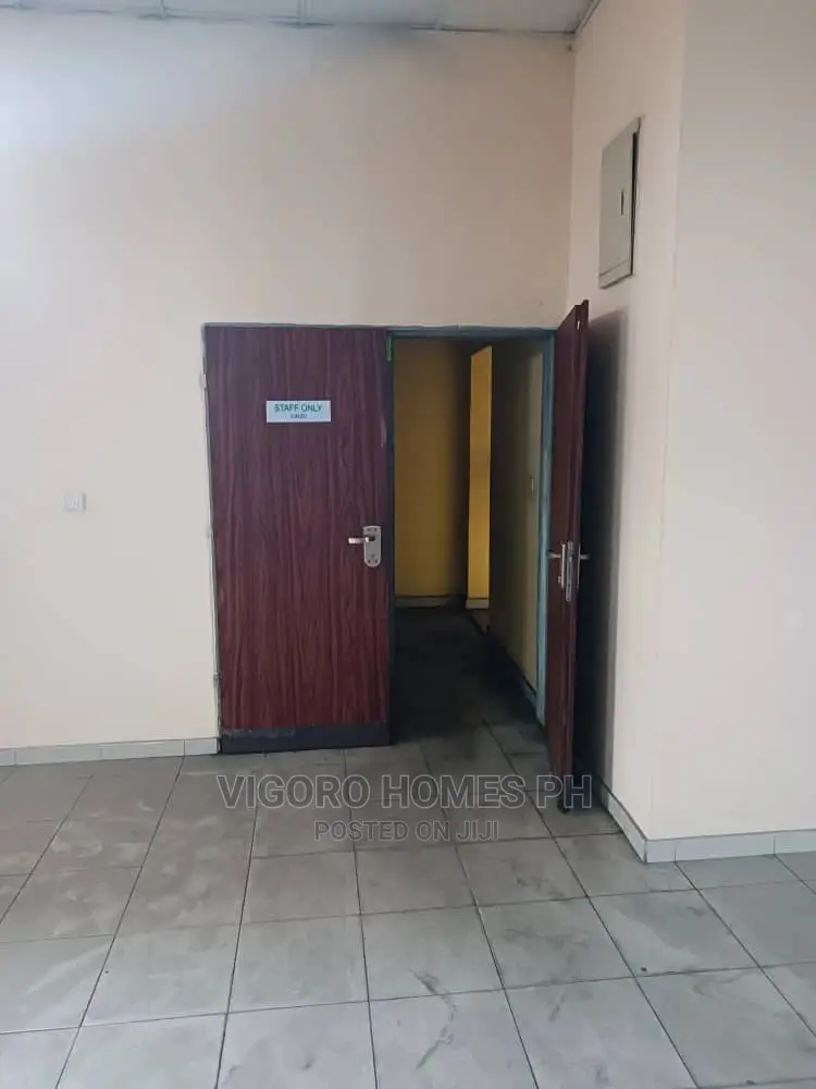 Lease Ware House in Port Harcourt in Port-Harcourt