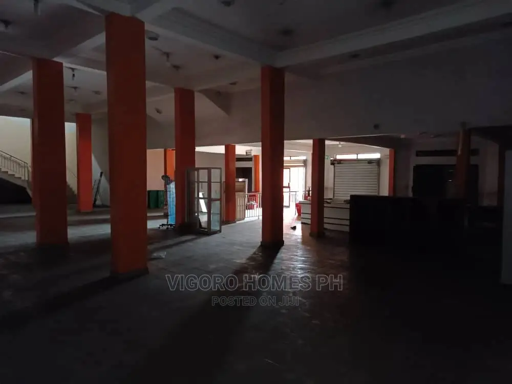 Lease Ware House in Port Harcourt in Port-Harcourt