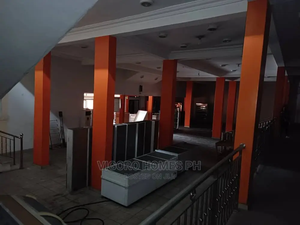 Lease Ware House in Port Harcourt in Port-Harcourt
