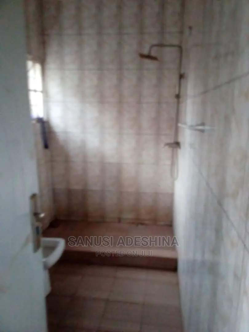 3bdrm Bungalow in Efab Version,By, Gwarinpa for rent in Gwarinpa