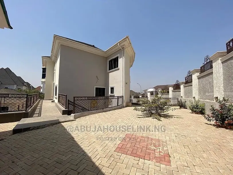 7bdrm Duplex in Guzape for sale in Guzape District