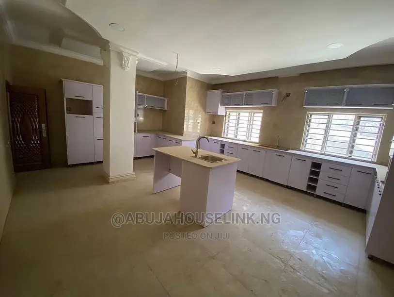 7bdrm Duplex in Guzape for sale in Guzape District