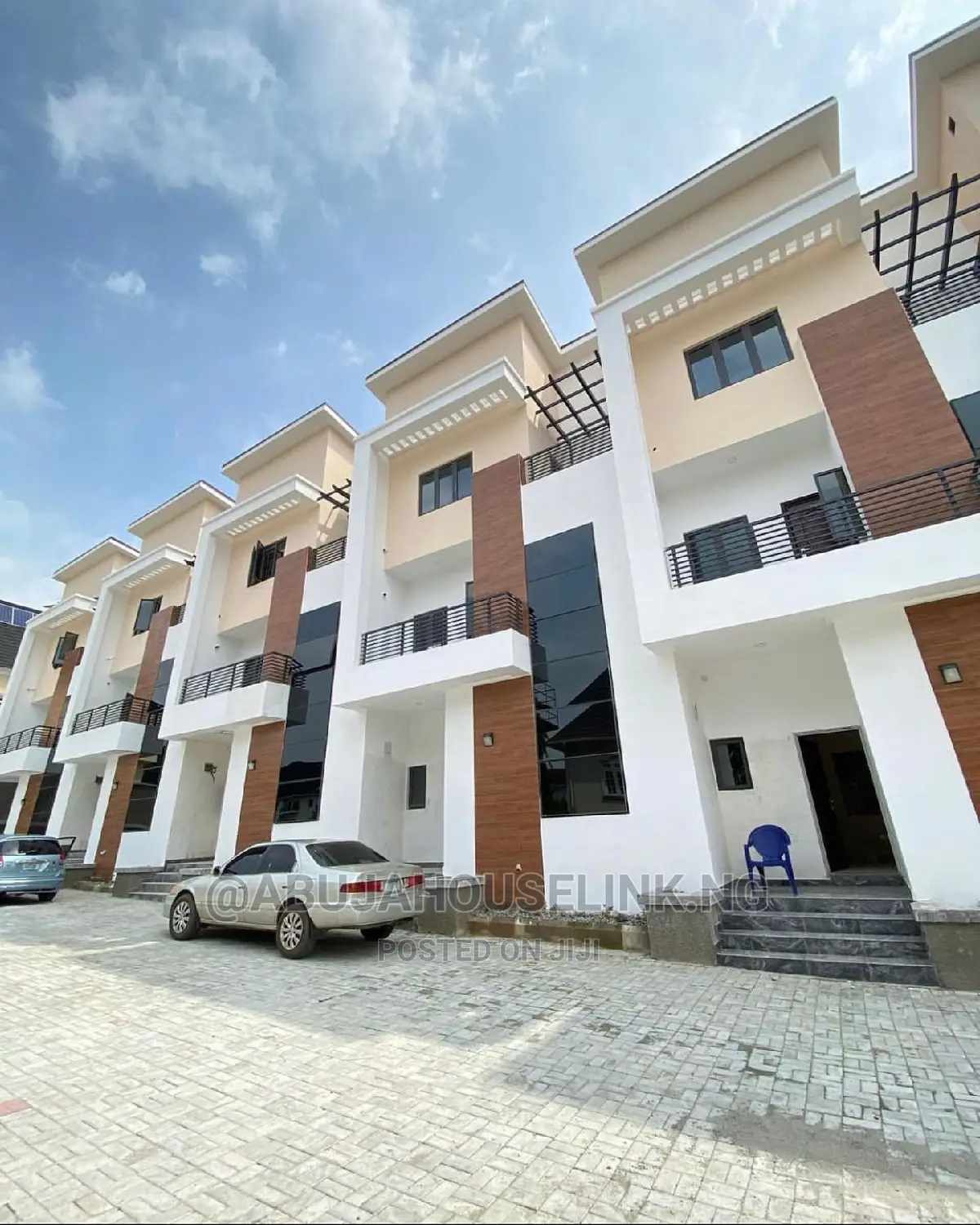 4bdrm Townhouse/Terrace in Guzape Abuja for Sale in Guzape District