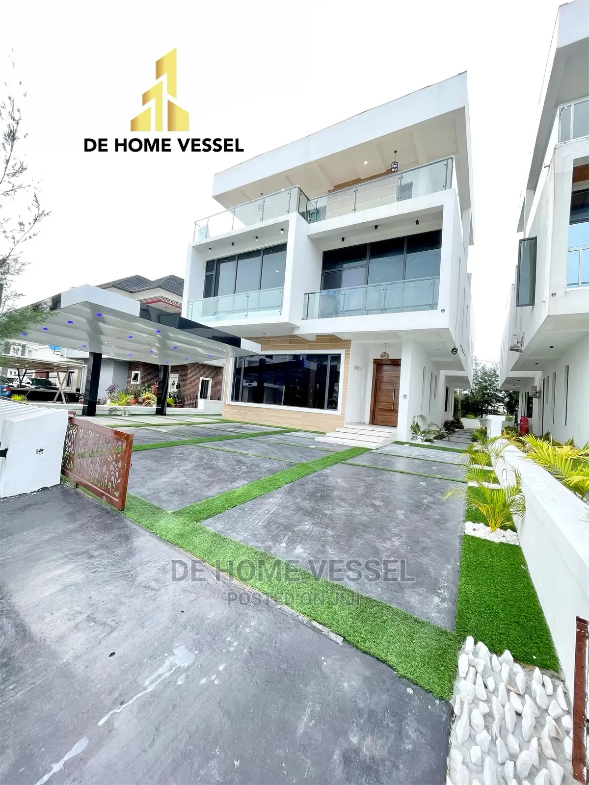 5bdrm Duplex in Ikota for Sale in Ikota