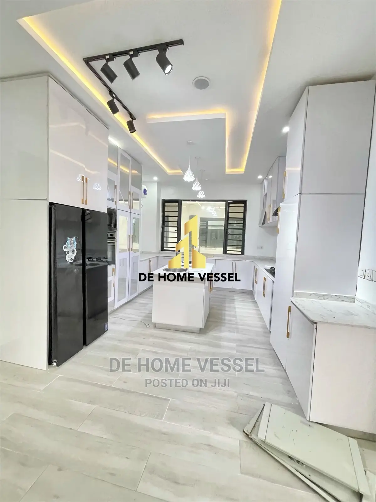 5bdrm Duplex in Ikota for Sale in Ikota
