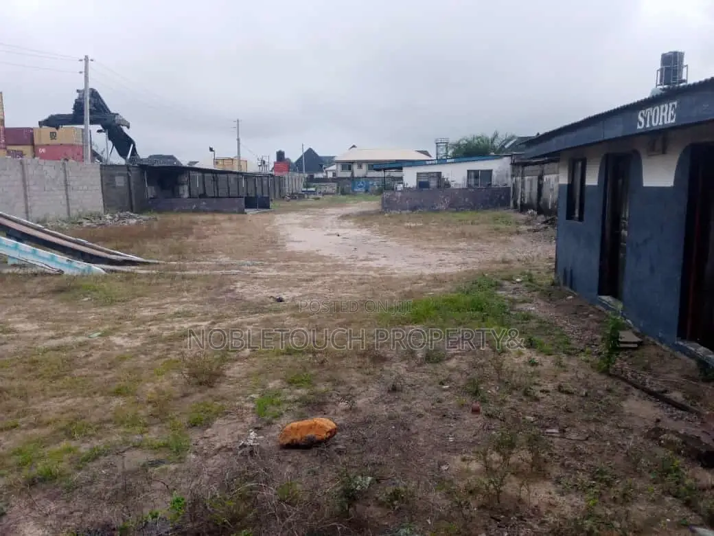 Commercial Property by Trade Fair Complex Satellite in Satelite Town