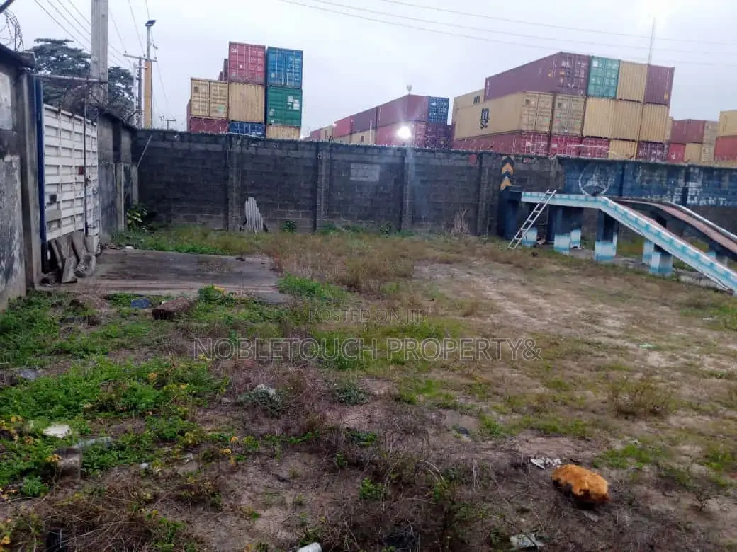Commercial Property by Trade Fair Complex Satellite in Satelite Town