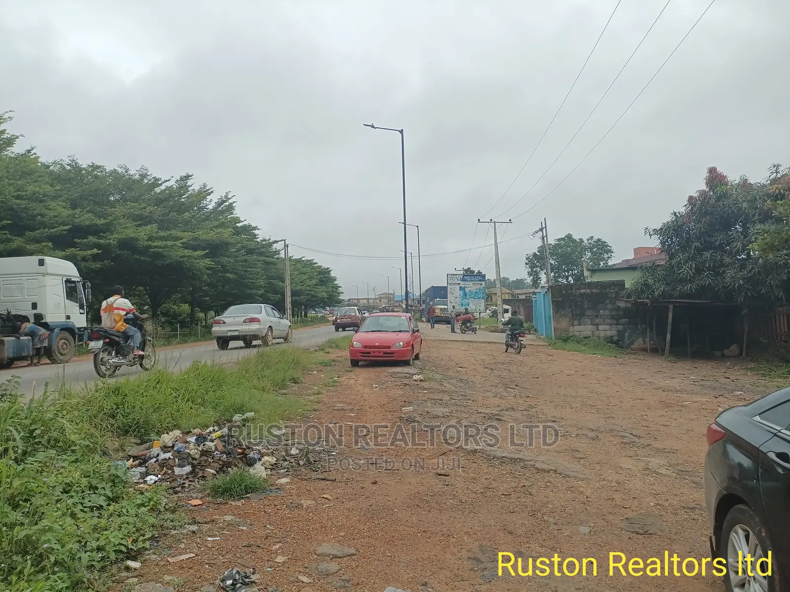 Land Measuring About 1,000sm in Moniya