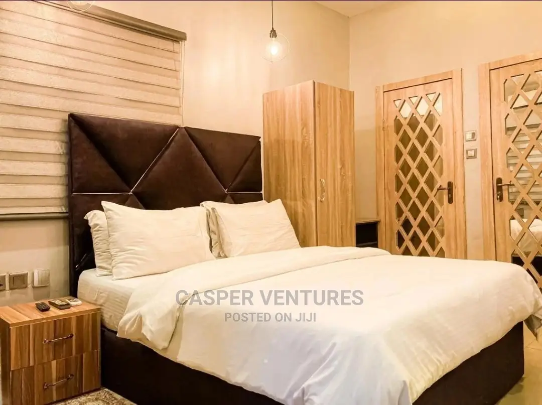 Royal Looking Studio Apartment. in Lekki Phase 1