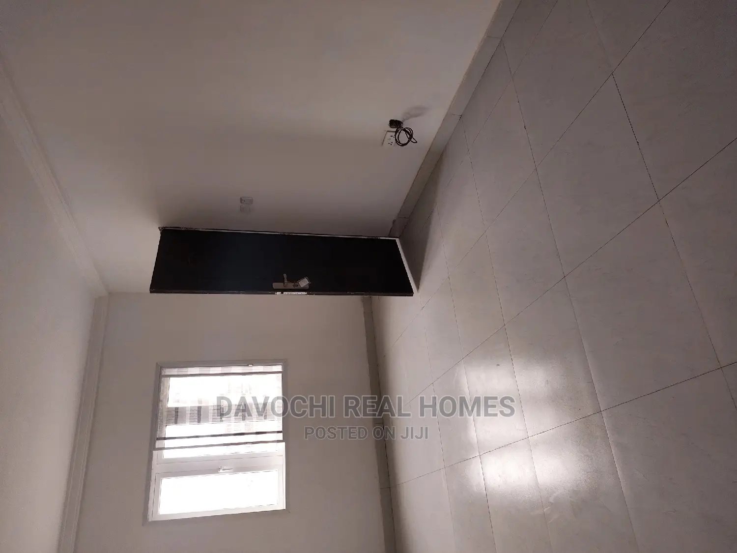 3bdrm Block of Flats in Orchid Road, Chevron for rent in Chevron