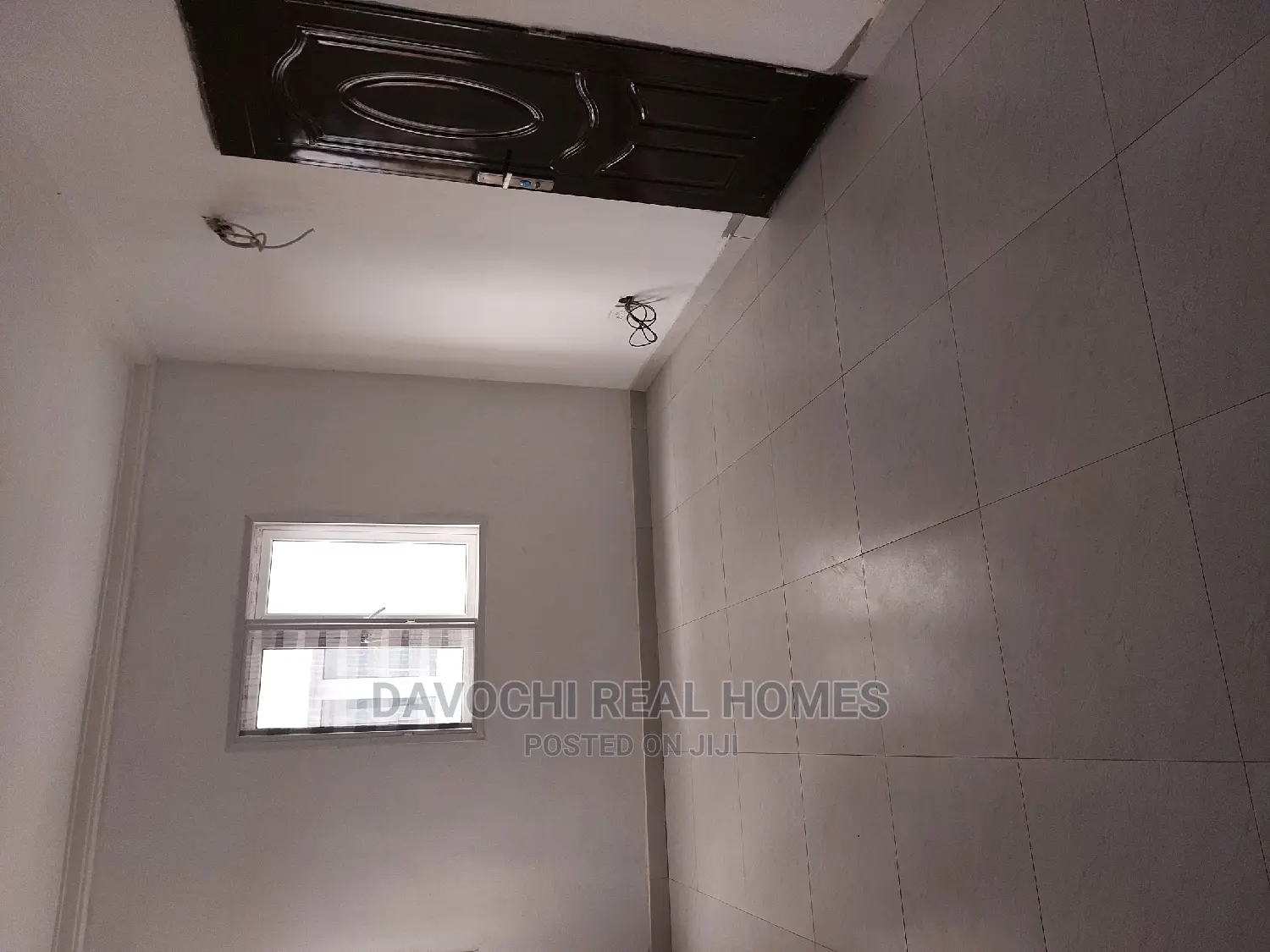 3bdrm Block of Flats in Orchid Road, Chevron for rent in Chevron