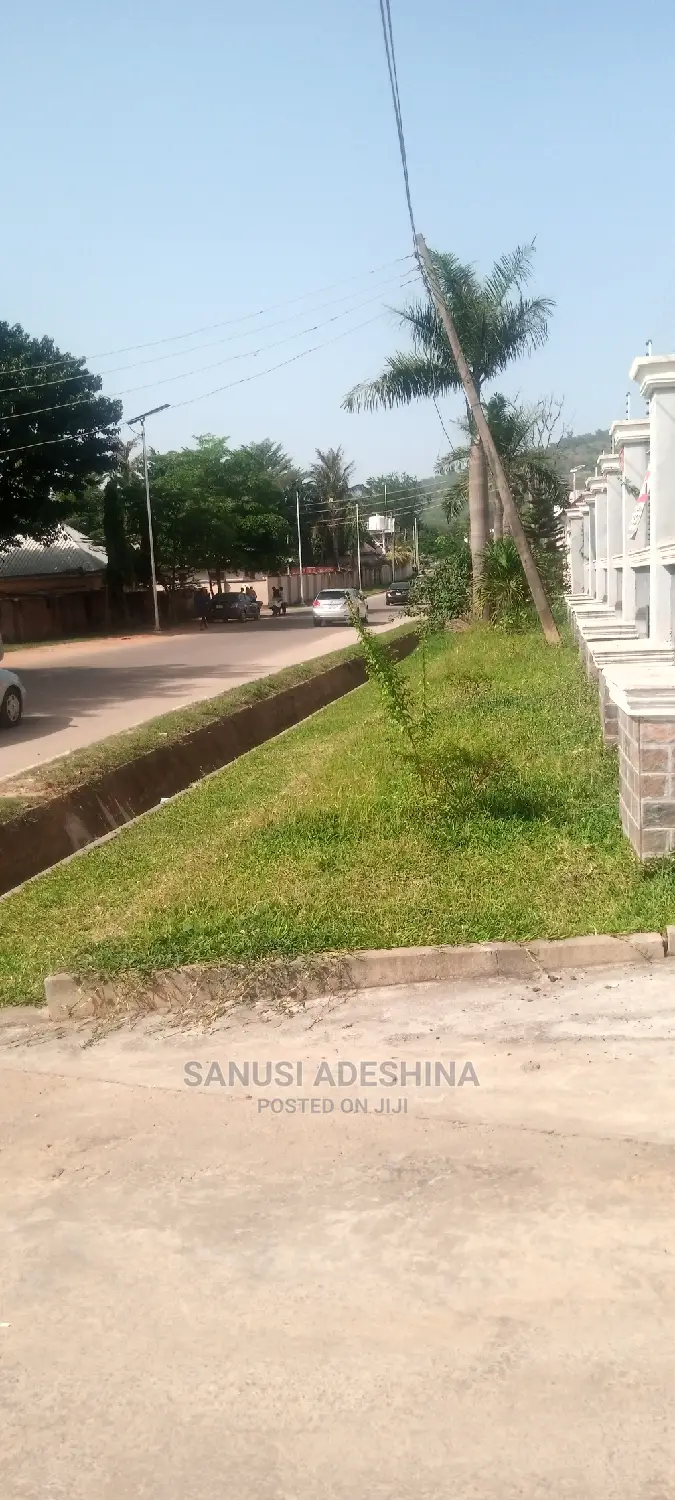 5bdrm Duplex in Life Camp Fct Abuja for sale in Life Camp