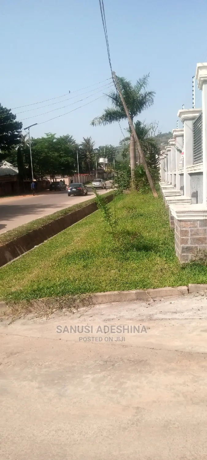 5bdrm Duplex in Life Camp Fct Abuja for sale in Life Camp
